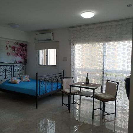 Stelia'S Seagate Studio Apt. Larnaca Exterior photo
