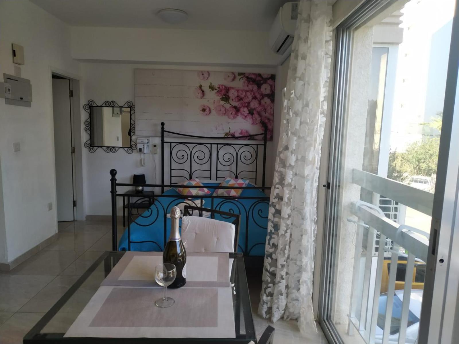 Stelia'S Seagate Studio Apt. Larnaca Exterior photo