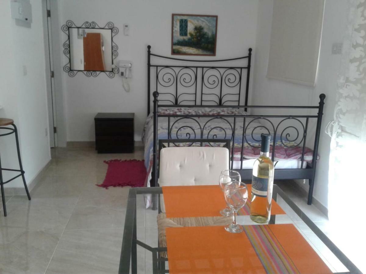 Stelia'S Seagate Studio Apt. Larnaca Exterior photo